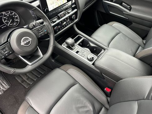 Used 2025 Nissan Pathfinder SL w/ SL Premium Package AWD/4WD image 7