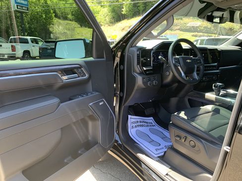 Used 2024 Chevrolet Silverado 1500 LTZ w/ LTZ Premium Package AWD/4WD image 20