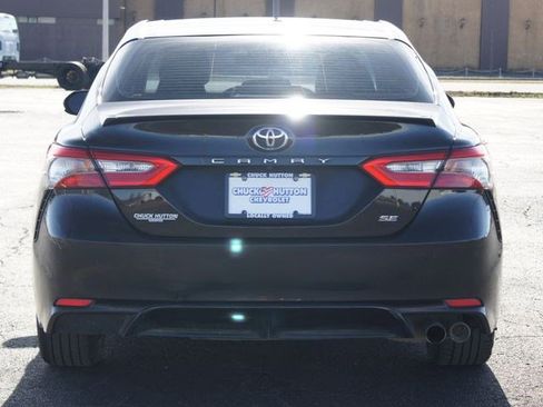 Used 2018 Toyota Camry SE w/ Moonroof Package image 3