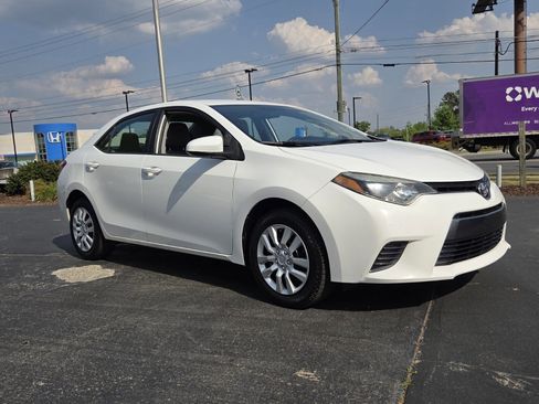 Used 2015 Toyota Corolla LE image 1