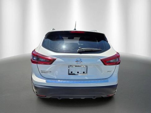 Used 2020 Nissan Rogue Sport SV FWD image 3