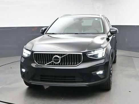 Used 2023 Volvo XC40 B5 Plus w/ Protection Package Premier AWD/4WD image 3