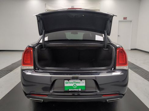 Used 2018 Chrysler 300 Touring L RWD image 29