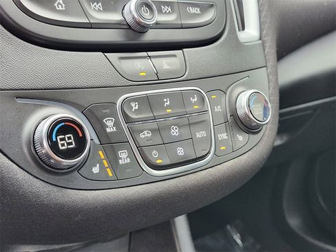 Used 2022 Chevrolet Malibu LT image 21