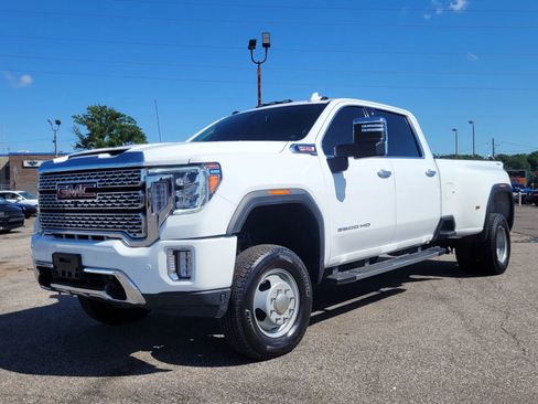 Used 2022 GMC Sierra 3500 SLT AWD/4WD image 2