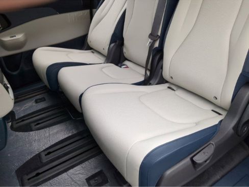 New 2026 Kia Carnival SX w/ SX Dark Edition Package FWD image 21