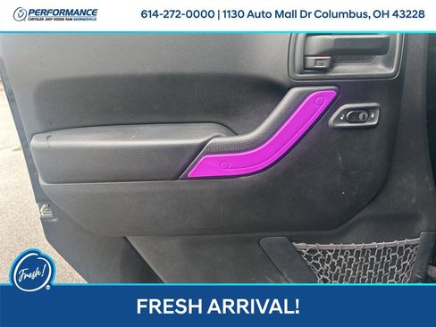 Used 2017 Jeep Wrangler Unlimited Sahara w/ Connectivity Group image 13