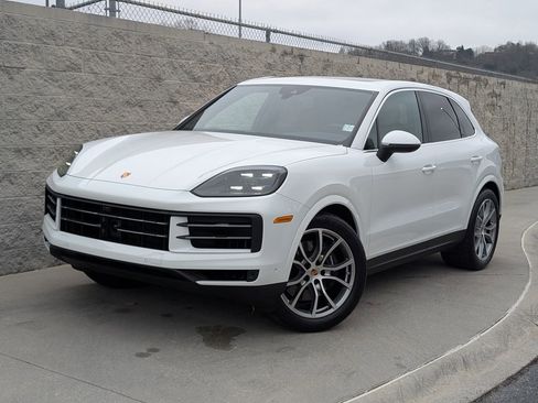 Certified 2025 Porsche Cayenne image 1