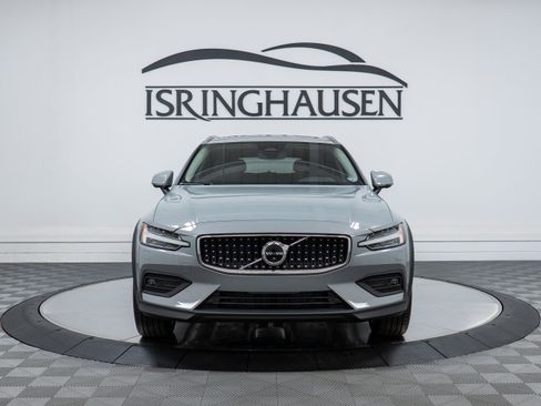 New 2026 Volvo V60 B5 Cross Country Plus w/ Climate Package AWD/4WD image 2