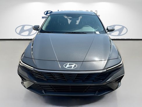 Used 2024 Hyundai Elantra SEL FWD image 2