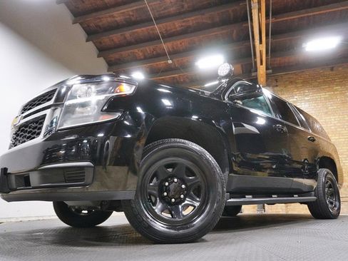 Used 2018 Chevrolet Tahoe 2WD w/ Remote Keyless Entry Package image 3