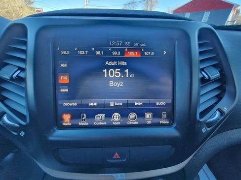 Used 2016 Jeep Cherokee Latitude w/ Cold Weather Group image 19