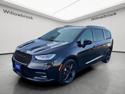 Used 2025 Chrysler Pacifica Limited
