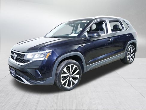 Certified 2023 Volkswagen Taos SE image 3