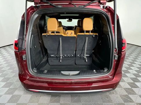 Used 2023 Chrysler Pacifica Pinnacle image 30