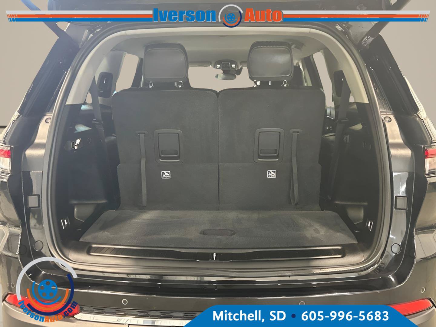 Used 2023 Jeep Grand Cherokee L Limited AWD/4WD image 29