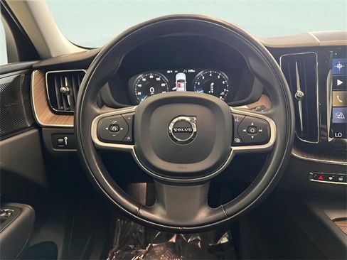 Used 2021 Volvo XC60 T5 Momentum w/ Premium Package image 21