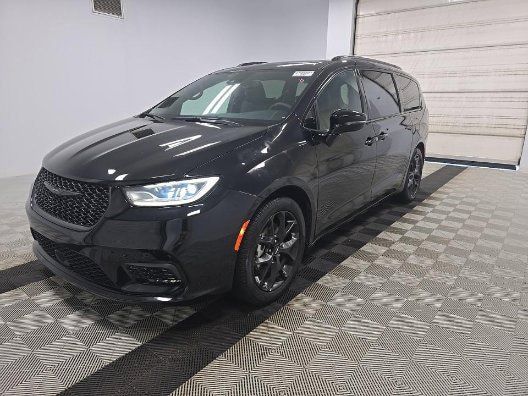 Used 2025 Chrysler Pacifica Limited FWD image 5