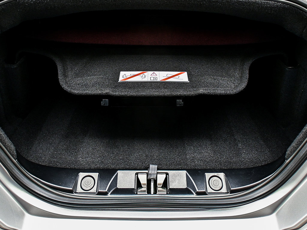 Certified 2025 Ferrari Roma Spider RWD image 38