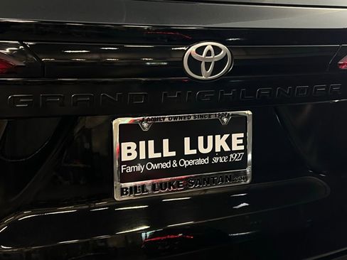 Used 2025 Toyota Grand Highlander AWD image 31