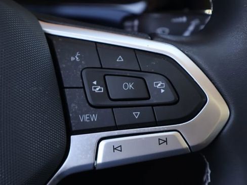 Certified 2022 Volkswagen Taos SE w/ Panoramic Sunroof Package image 23