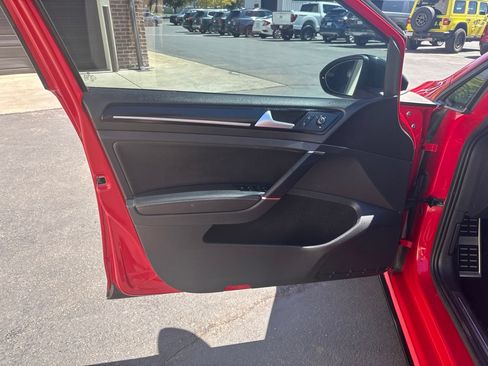 Used 2019 Volkswagen Golf R 4-Door AWD/4WD image 18
