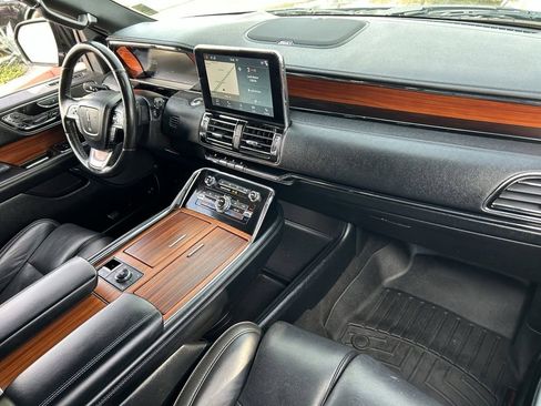 Used 2019 Lincoln Navigator Reserve image 13