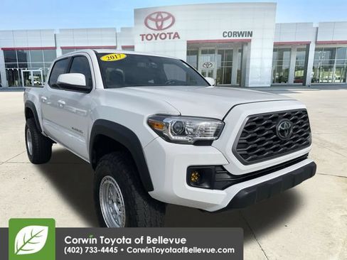 Used 2017 Toyota Tacoma TRD Off-Road w/ Tow Package (A/T) AWD/4WD image 1