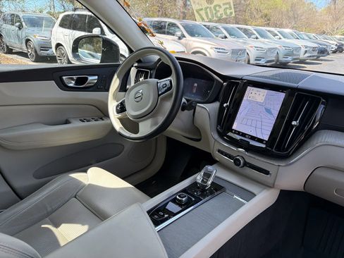 Used 2023 Volvo XC60 B5 Ultimate w/ Climate Package image 19