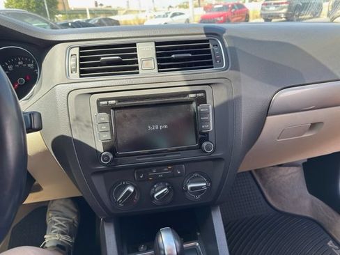 Used 2015 Volkswagen Jetta SE FWD image 18
