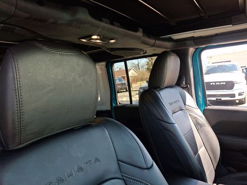 Used 2020 Jeep Wrangler Unlimited Sahara image 13