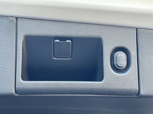 Used 2020 Cadillac Escalade Premium Luxury image 19