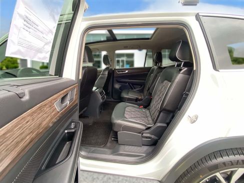 Certified 2024 Volkswagen Atlas SEL Premium R-Line AWD/4WD image 22
