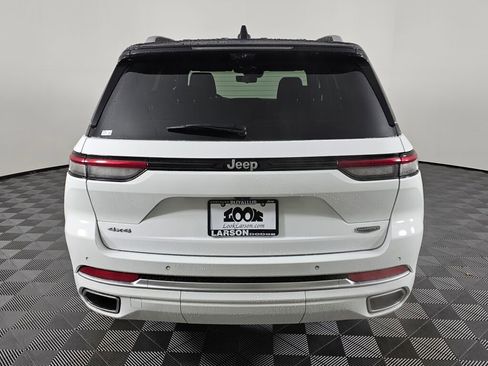 Used 2023 Jeep Grand Cherokee Summit image 4