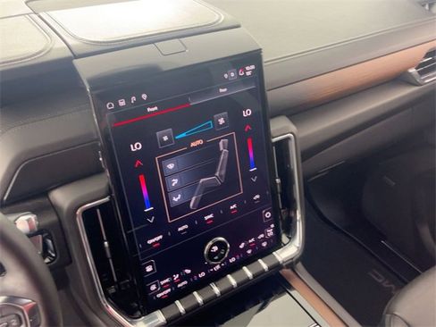 Used 2025 GMC Yukon Denali image 17