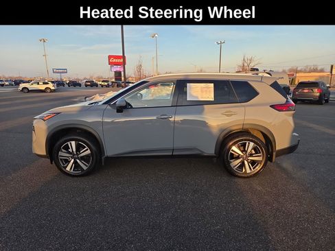 Used 2025 Nissan Rogue SL w/ SL Premium Package image 2