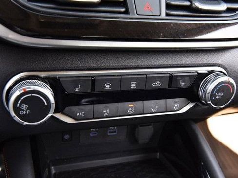 Used 2024 Nissan Altima 2.5 SR w/ SR Premium Package image 15