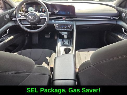 Used 2024 Hyundai Elantra SEL FWD image 13