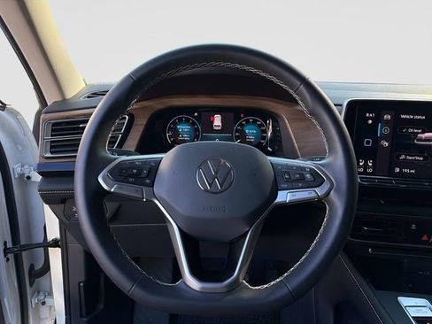 Used 2024 Volkswagen Atlas SE AWD/4WD image 32