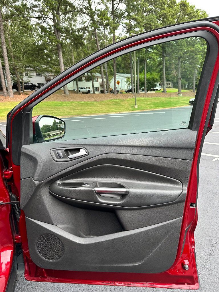 Used 2017 Ford Escape SE FWD image 20