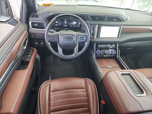 Certified 2024 GMC Yukon Denali Ultimate w/ LPO, Floor Liner Package AWD/4WD image 10