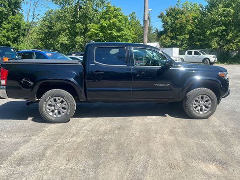 Used 2017 Toyota Tacoma SR5 w/ Tow Package AWD/4WD image 10