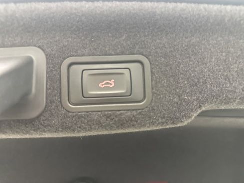 Used 2014 Audi A8 L 4.0T w/ Luxury Package image 29