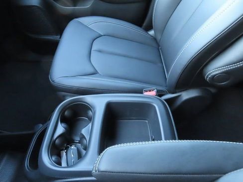New 2026 Chrysler Pacifica Select image 35