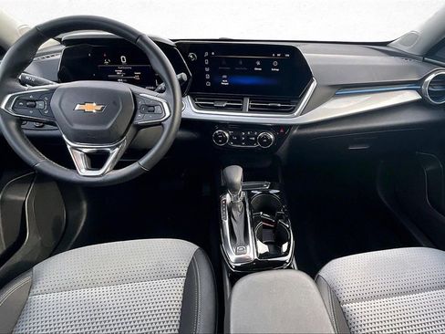 Used 2024 Chevrolet Trax LT w/ Sunroof Package image 8