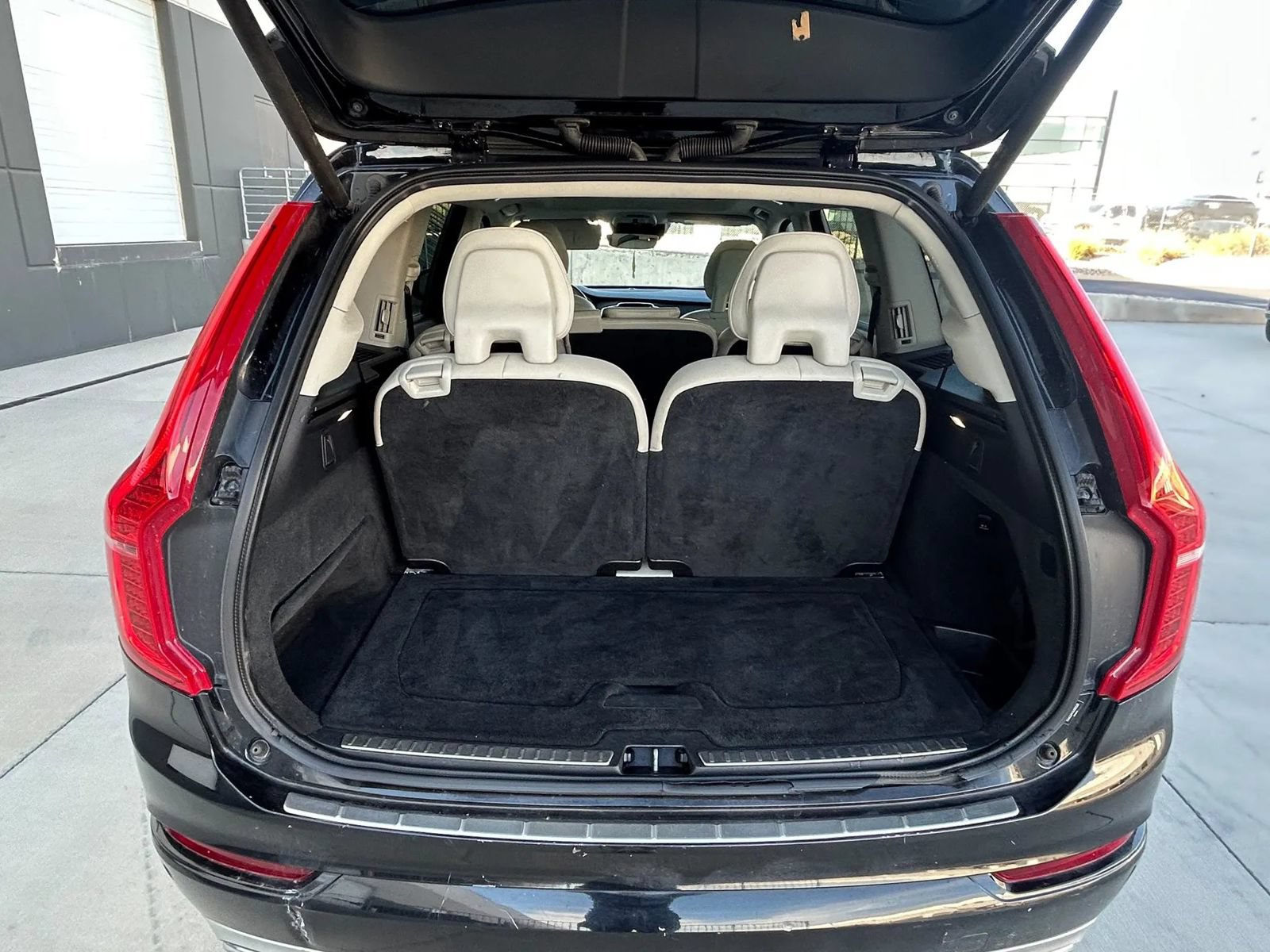 Used 2016 Volvo XC90 T6 Momentum w/ Momentum Plus Package AWD/4WD image 14