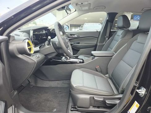 New 2026 Chevrolet Trax LT w/ Driver Confidence Package FWD image 8