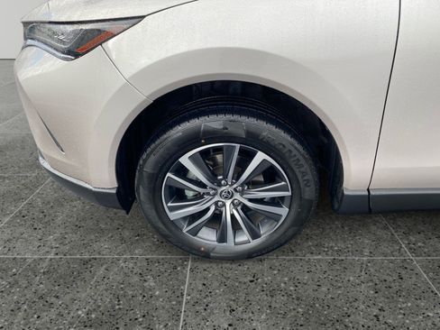 Used 2022 Toyota Venza LE AWD/4WD image 14