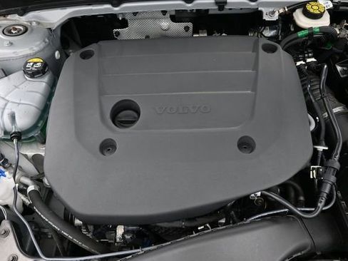 Used 2025 Volvo XC40 B5 Plus AWD/4WD image 35
