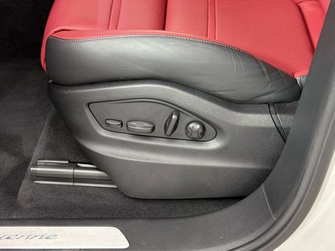 Certified 2026 Porsche Cayenne AWD/4WD image 16